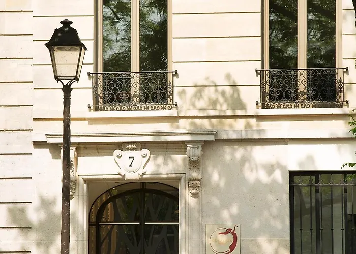 Goralska Residences Bastille 4*
